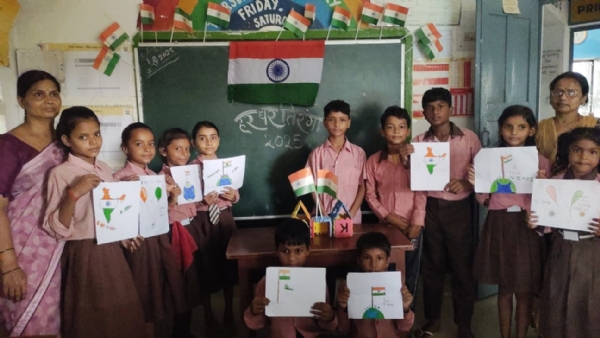 स्कूलों में बच्चे
