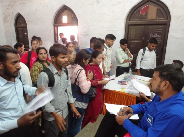 बरेली कॉलेज परिसर में लगा रोजगार मेला