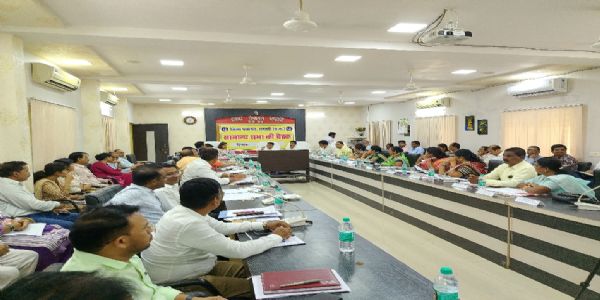 धमतरी जिपं के सामान्य सभा की बैठक में अधिकांश अधिकारी रहे नदारद, जनप्रतिधियों ने जताई नाराजगी