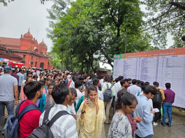 बरेली कॉलेज परिसर में लगा रोजगार मेला