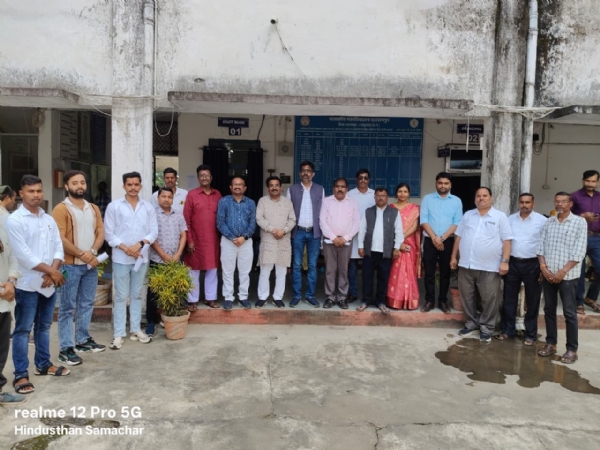 बलरामपुर कॉलेज में मना दीक्षारंभ समारोह, नवप्रवेशित विद्यार्थियों को कॉपी कलम बांटकर किया गया स्वागत