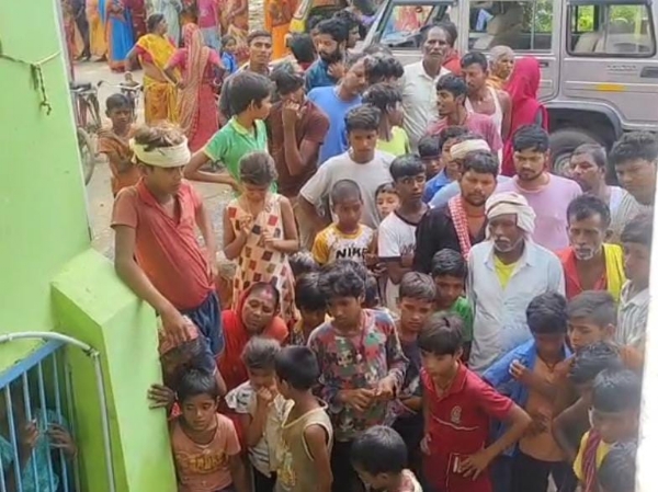 रोते बिलखते परिजन