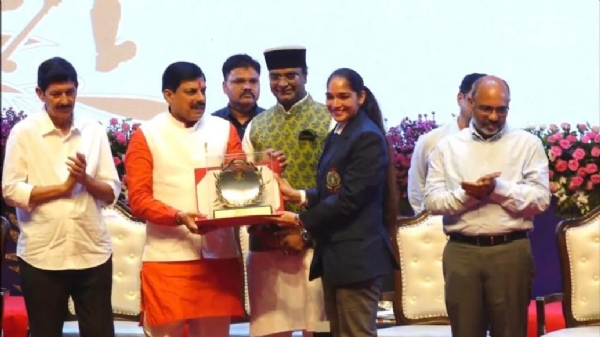 मंदसौर की हॉकी खिलाड़ी नीलू डाडिया सर्वोच्च खेल पुरस्कार विक्रम पुरस्कार से सम्मानित