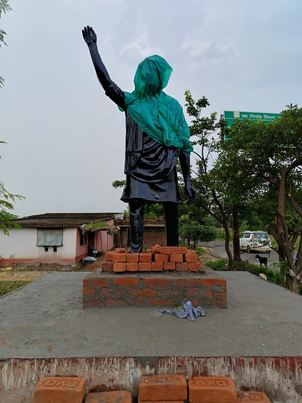 शहीद निर्मल महतो की प्रतिमा