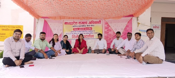 न्यायिक और गैर-न्यायिक कार्य विभाजन के विरोध राजस्व अधिकारियों की हड़ताल शुरू