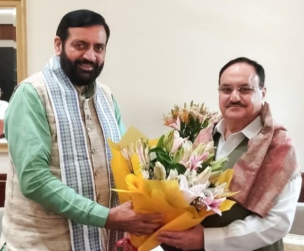 हरियाणा के मुख्यमंत्री नायब सैनी भाजपा अध्यक्ष जेपी नड्‌डा से मुलाकात करते हुए