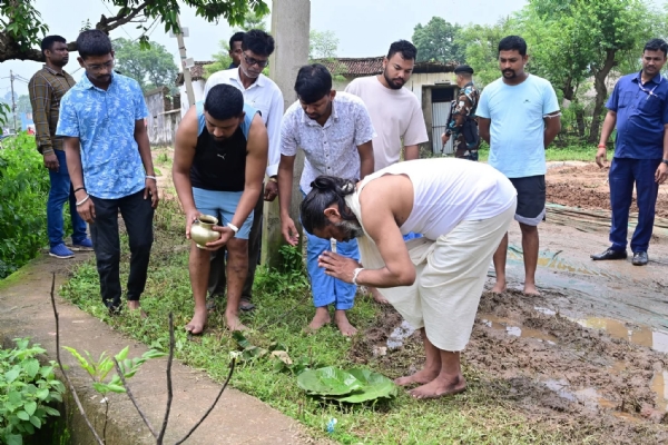परंपरा का निर्वहन करते हेमंत सोरेन