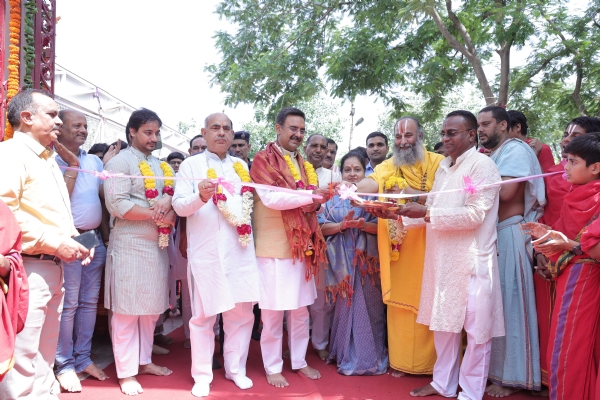 विशाल चिकित्सा शिविर का उद्घाटन करते हरियाणा विधानसभा अध्यक्ष हरविंदर कल्याण। साथ है अन्य गणमान्य लोग