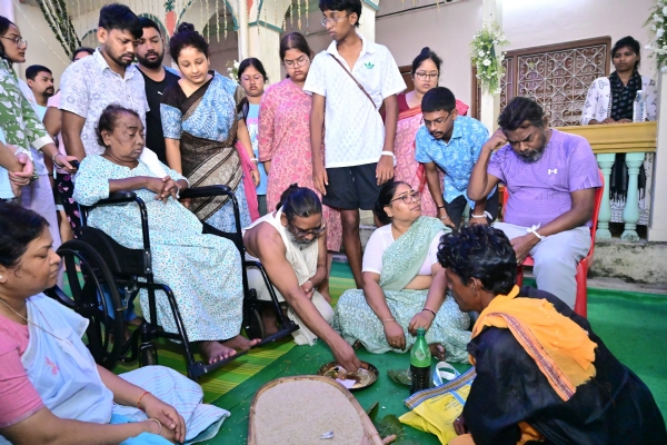 तीन कर्म की परंपरा का निर्वहन करते मुख्यमंत्री हेमंत सोरेन