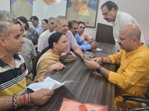 भाजपा ने कच्ची छावनी में जन दरबार लगाकर जनता की समस्याएं सुनी