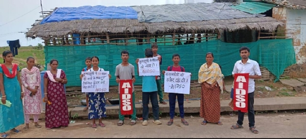 बलात्कारियों का विरोध करते