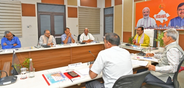 नवीन  कानून के क्रियान्वयन की बैठक लेते हुए मुख्यमंत्री भजनलाल शर्मा।