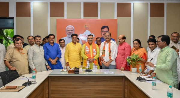 भाजपा जिला अध्यक्षों के साथ मुख्यमंत्री भजनलाल शर्मा।