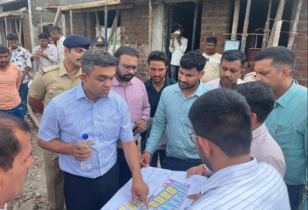 पीएम मित्रा पार्क से विस्थापित ग्रामीणों के पुनर्वास का कलेक्टर ने लिया जायजा