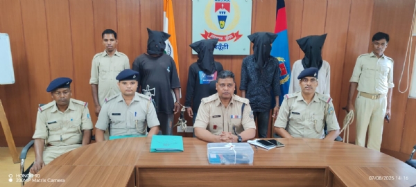 अपराध की योजना बनाते चार अपराधी गिरफ्तार, हथियार बरामद