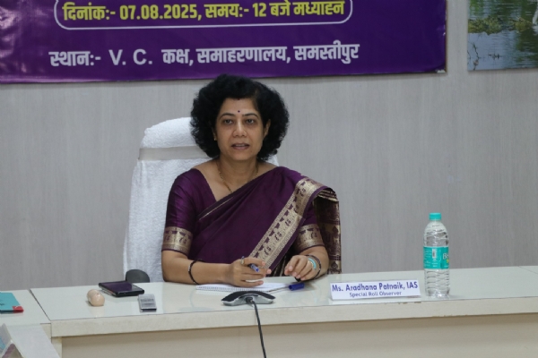 विशेष प्रेक्षक ने  जिले के मान्यता प्राप्त राजनीतिक दलों के प्रतिनिधियों के साथ बैठक  किया