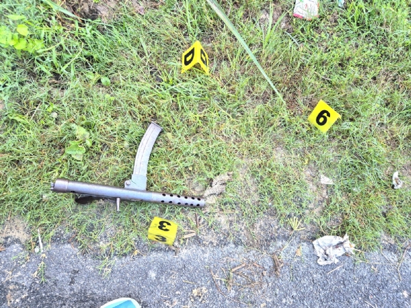 पुलिस की मुठभेड़ के दौरान बरामद हथियार