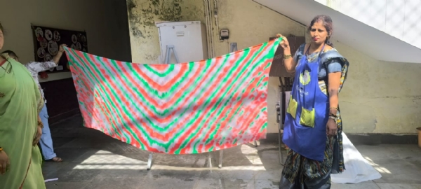 रिशु आर्य ने कढ़ाई प्रतियोगिता में जीता प्रथम स्थान , सना ने राखी प्रतियोगिता में बाजी मारी*