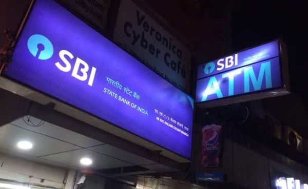 रात के अंधेरे में शहर के एटीएम असुरक्षित