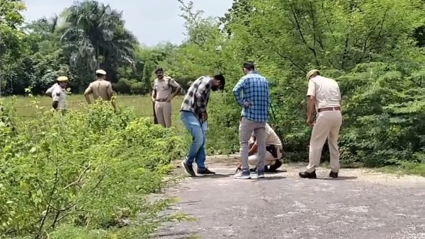 चित्तौड़गढ़ शहर के सदर इलाके में युवती का शव मिलने के मामले में जांच करती एफएसएल टीम।
