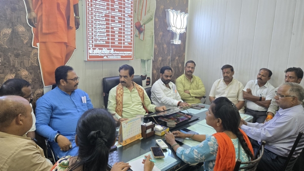 बैठक के दौरान लिया गया छाया चित्र