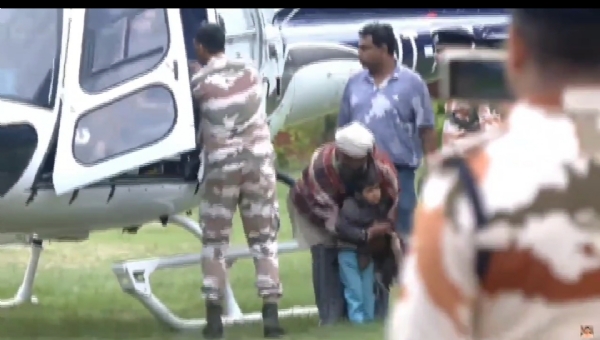 हेलिकॉप्टर रेस्क्यू। हेलिकॉप्टर रेस्क्यू।