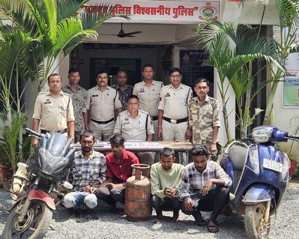 चोरी करने वाले चार आरोपित गिरफ्तार