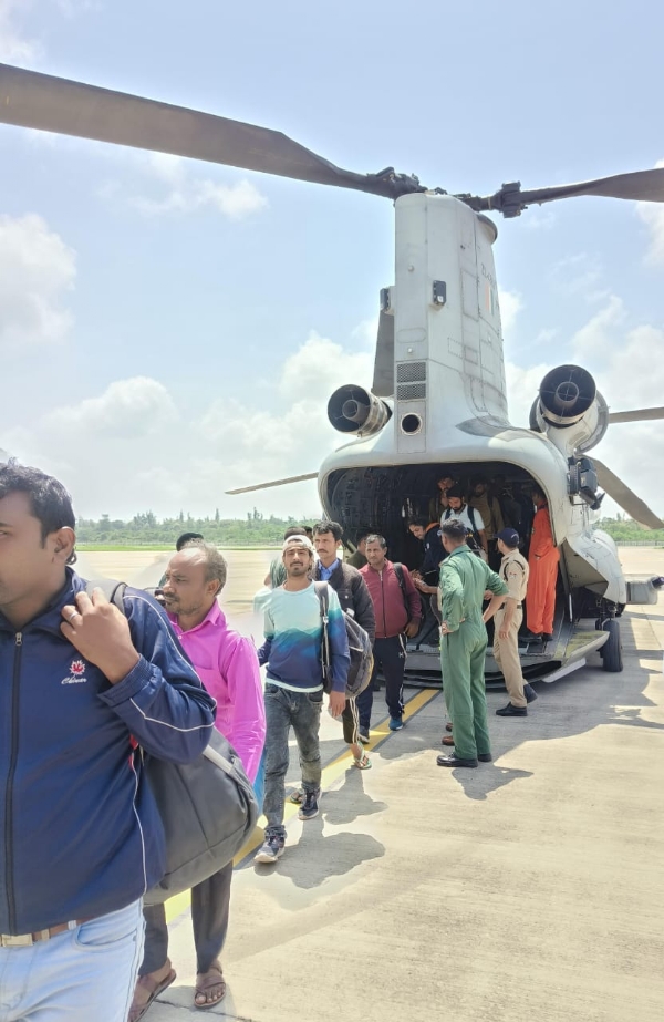 चिनूक हेलीकॉप्टर रेस्क्यू।