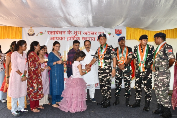 रक्षाबंधन के पावन पर्व को अखिल भारतीय क्रांतिकारी सम्मान संघर्ष मोर्चा के संयुक्त तत्वावधान में राष्ट्ररक्षा सूत्र बन्धन उत्सव के रुप मे मनाया गया*