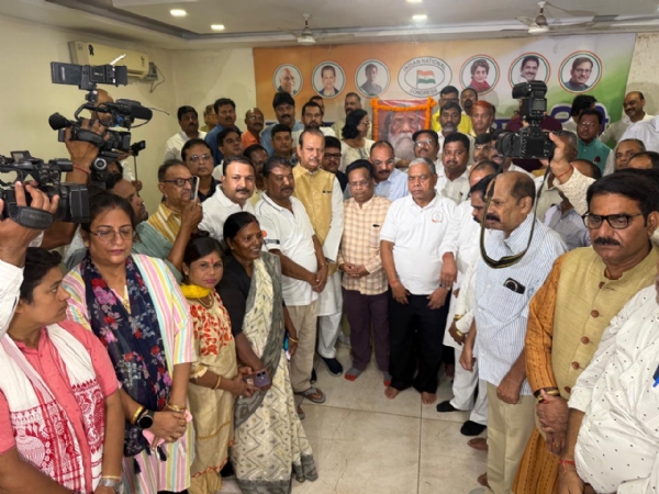 श्रद्धांजलि सभा में मौजूद कांग्रेस के नेता