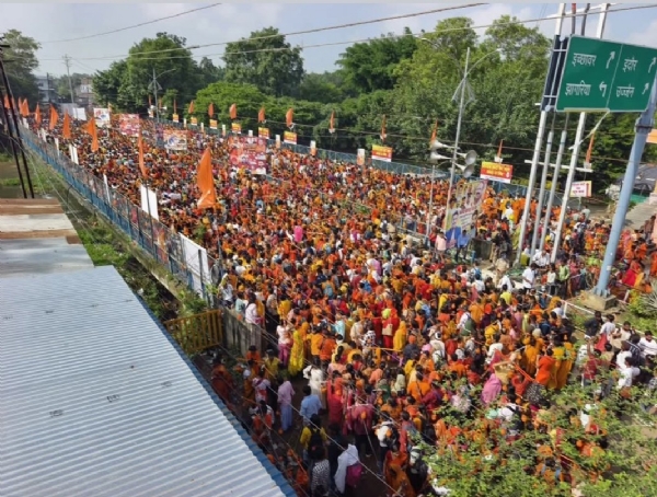 कुबरेश्वरधाम में निकली गई भव्य कावड़ यात्रा