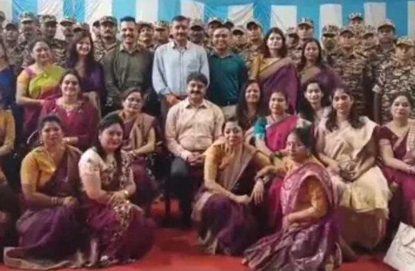 सीआरपीएफ के जवानाें काे राखी बांधकर दीर्घायु की कामना