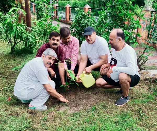बीजेपी ओबीसी मोर्चा द्वारा एक पेड़ माँ के नाम अभियान के अंतर्गत जम्मू में वृक्षारोपण कार्यक्रम आयोजित किया गया