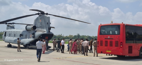 चिनूक हेलीकॉप्टर।