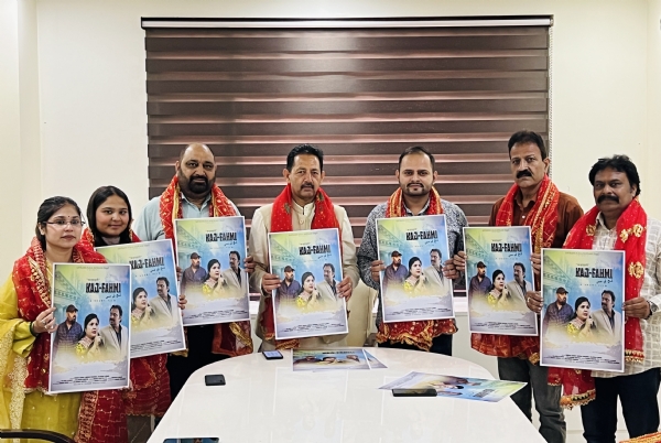 सवरंग कला संगम द्वारा निर्मित बहुप्रतीक्षित लघु फिल्म काज-फहमी का पोस्टर आज जम्मू स्थित भाजपा मुख्यालय में आधिकारिक रूप से जारी किया गया