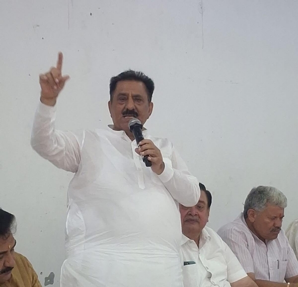 पूर्व राज्यमंत्री सुभाष सुधा विभाजन विभीषिका स्मृति दिवस को लेकर बैठक लेते हुए