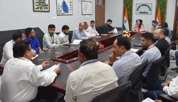 उधमपुर उपायुक्त ने प्रधानमंत्री फसल बीमा योजना के मामलों की प्रगति की समीक्षा की