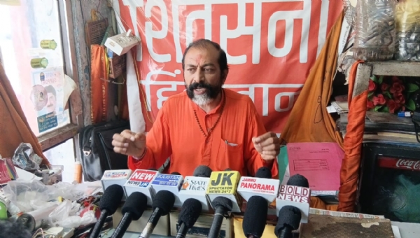 जनमाष्टमी और राखी से पहले जम्मू में स्ट्रीट लाइट्स की खराबी पर जताया विरोध