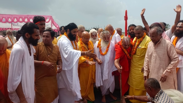 वैदिक मंत्राेच्चार संग किया गया भूमिपूजन और ध्वज स्थापना