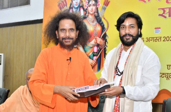 गुरु खुशवंत साहेब संस्कृत भूषण सम्मान  प्राप्त करते
