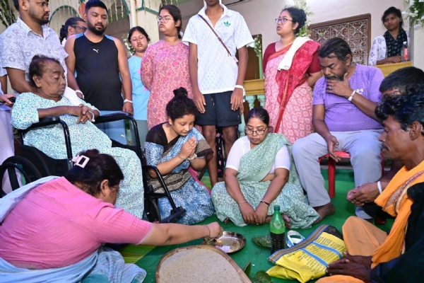 कार्यक्रम में शामिल कल्पना सोरेन