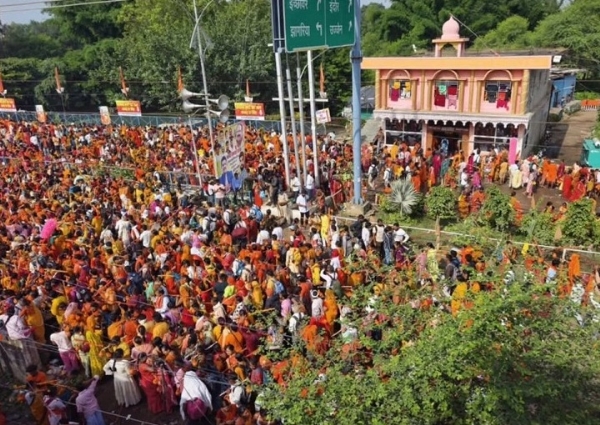 कुबरेश्वरधाम में निकली गई भव्य कावड़ यात्रा