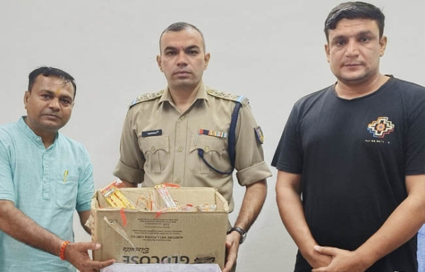 सोनीपत:  भारत विकास परिषद सैनिकों के लिए राखी सौंपते हुए