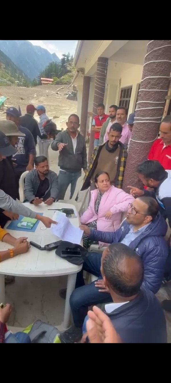 ग्राउंड जीरो आपदा प्रभावित धराली में डीएम प्रशांत आर्य।।