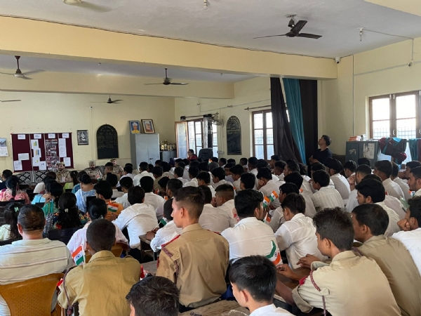 जम्मू में नशीली दवाओं के दुरुपयोग, साइबर धोखाधड़ी और नए आपराधिक कानूनों पर जागरूकता कार्यक्रम आयोजित किया गया