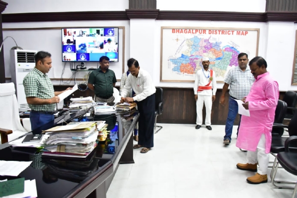 शपथ लेते पार्षद