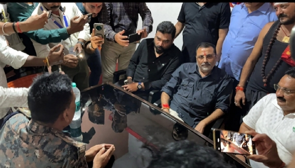 सांसद सहित अन्य