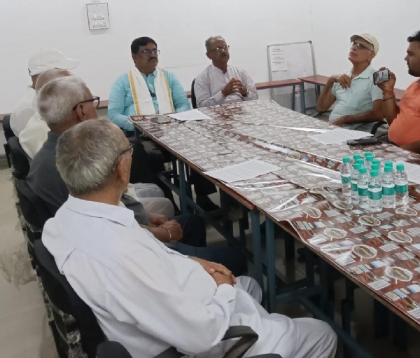 बहादुरगढ़ में हुई किसान संघ की बैठक में भाग लेते संघ के राष्ट्रीय अध्यक्ष रेड्डी और प्रदेश अध्यक्ष छिकारा।