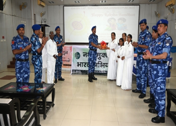 106 रैपिड एक्शन फोर्स (आरएएफ) सुंदरनगर के कमांडेंट राजीव कुमार और सभी कर्मियों ने ब्रह्मकुमारी तथा दुर्गा शक्ति वाहिनी की बहनों से राखी बंधवाकर भाईचारे के बंधन को और प्रगाढ़ किया।