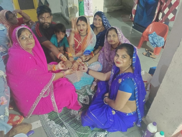 भद्रा नहीं होने के कारण गलियों में छाई रहीं रौनक
